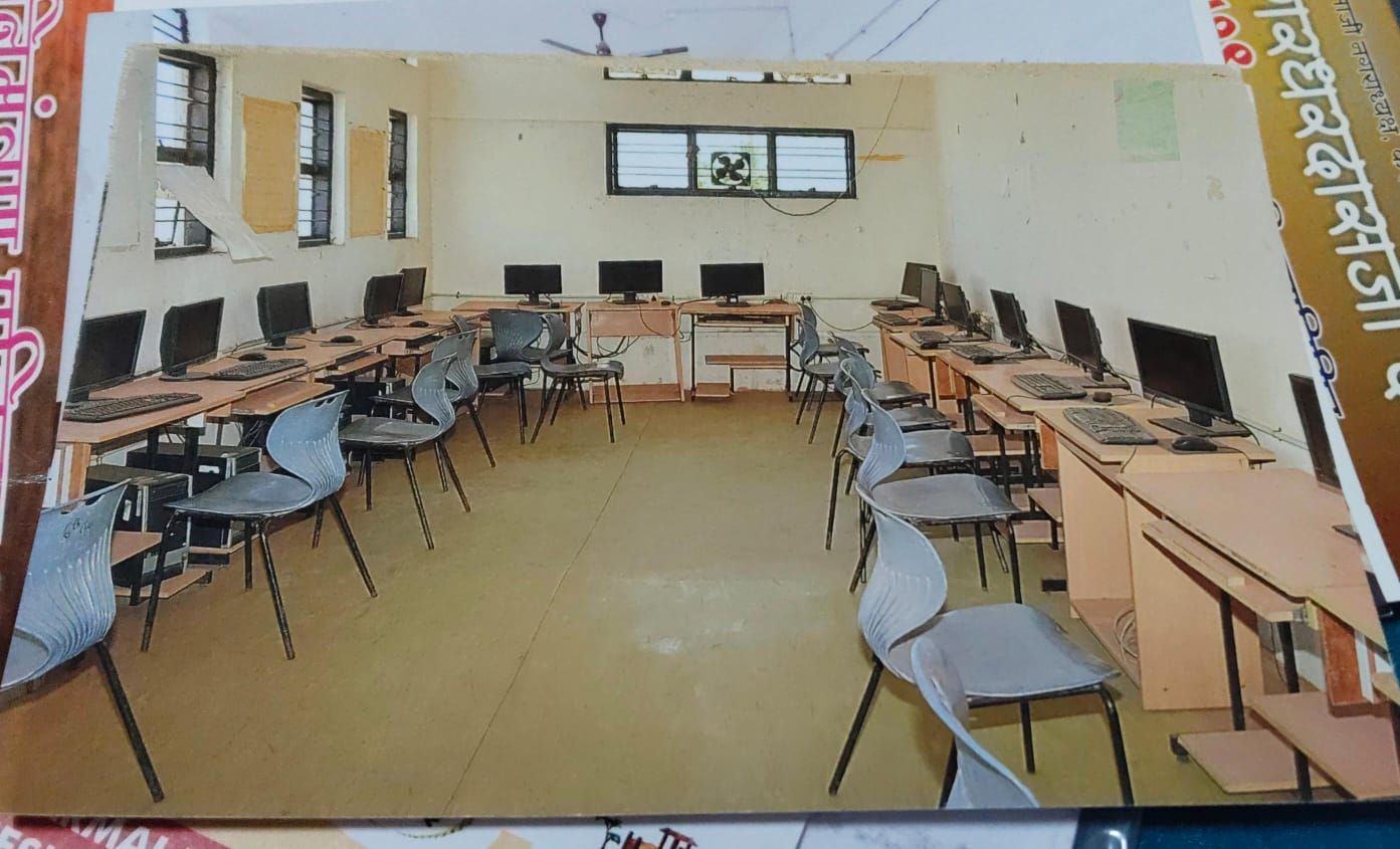 Computer lab main photo